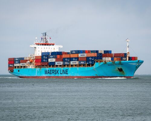 container-ship-7235195_1280