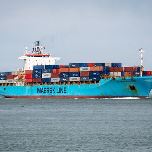 container-ship-7235195_1280