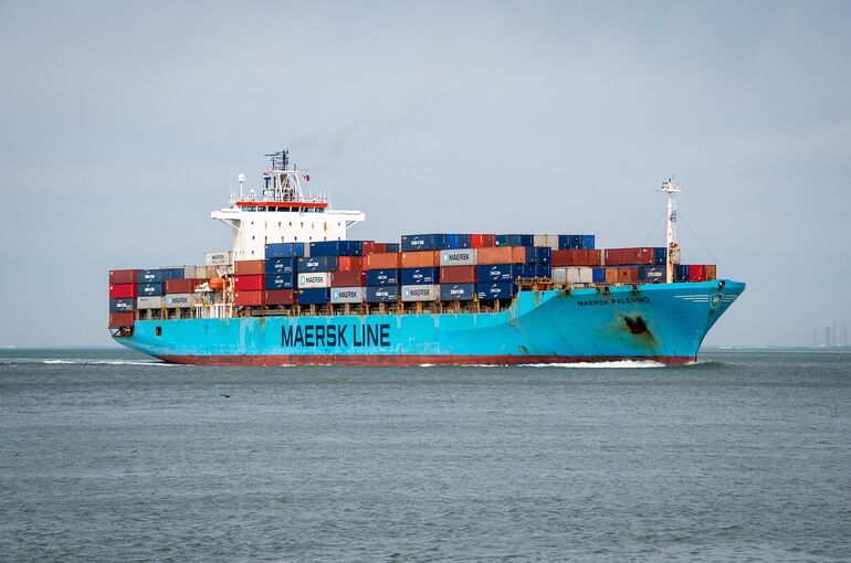 container-ship-7235195_1280